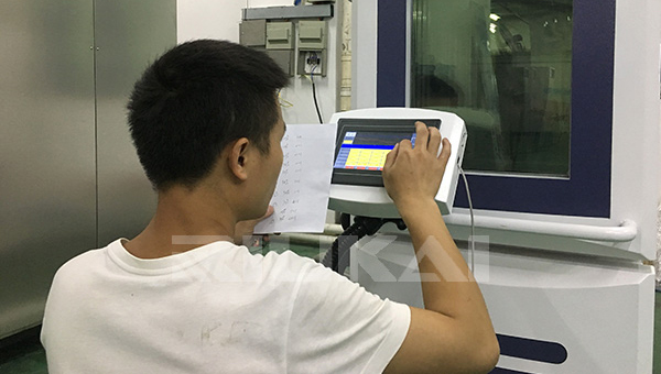 如何保養高低溫濕熱試驗箱的加濕器？